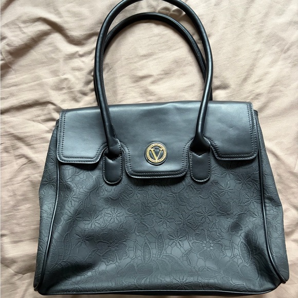 Vera Bradley Handbags - Vera Bradley Black Floral Tote